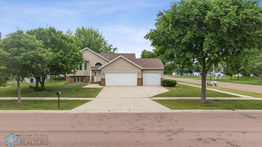 2803 33rd Street S, Fargo, ND 58103