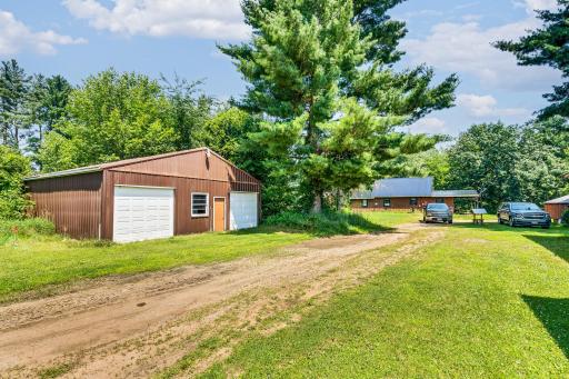 Large 31x32 garage/workshop