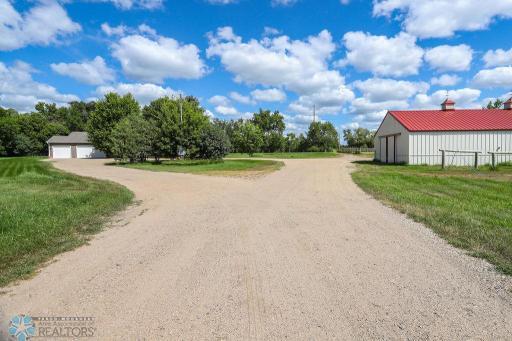 1604 32nd Avenue W, West Fargo, ND 58078