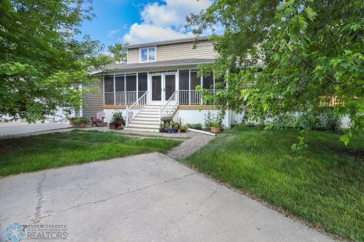 1604 32nd Avenue W, West Fargo, ND 58078