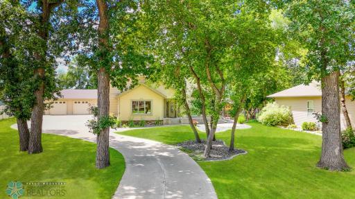154 W Beaton Drive, West Fargo, ND 58078