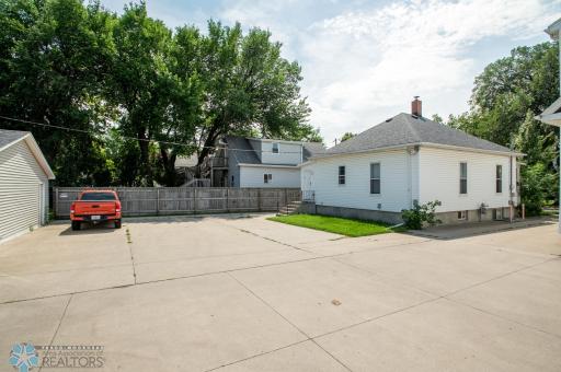 Rear Exterior & Parking