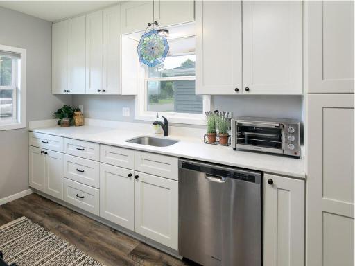 Enjoy cooking in this updated kitchen w/ granite countertops, soft-close cabinetry, and SS appliances.!