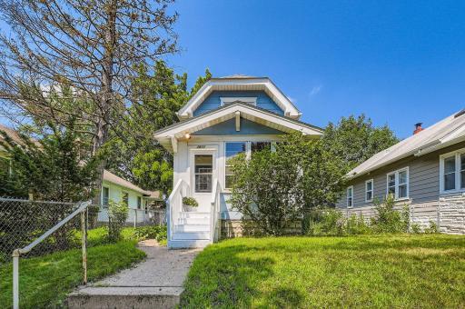 1611 Thomas Avenue, Saint Paul, MN 55104