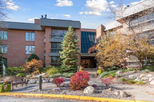 Photo for 7250 Lewis Ridge Parkway, 102, Edina, MN 55439 - listing #6754669 Edina's best kept secret is the beautiful community at Lewis Ridge!