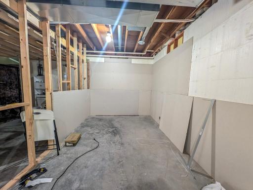 Wide open basement space ready to be finished. Create a family room, extra bedrooms, gym, or workshop—endless possibilities!