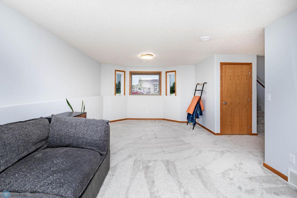 Family Room w/ bay window to front