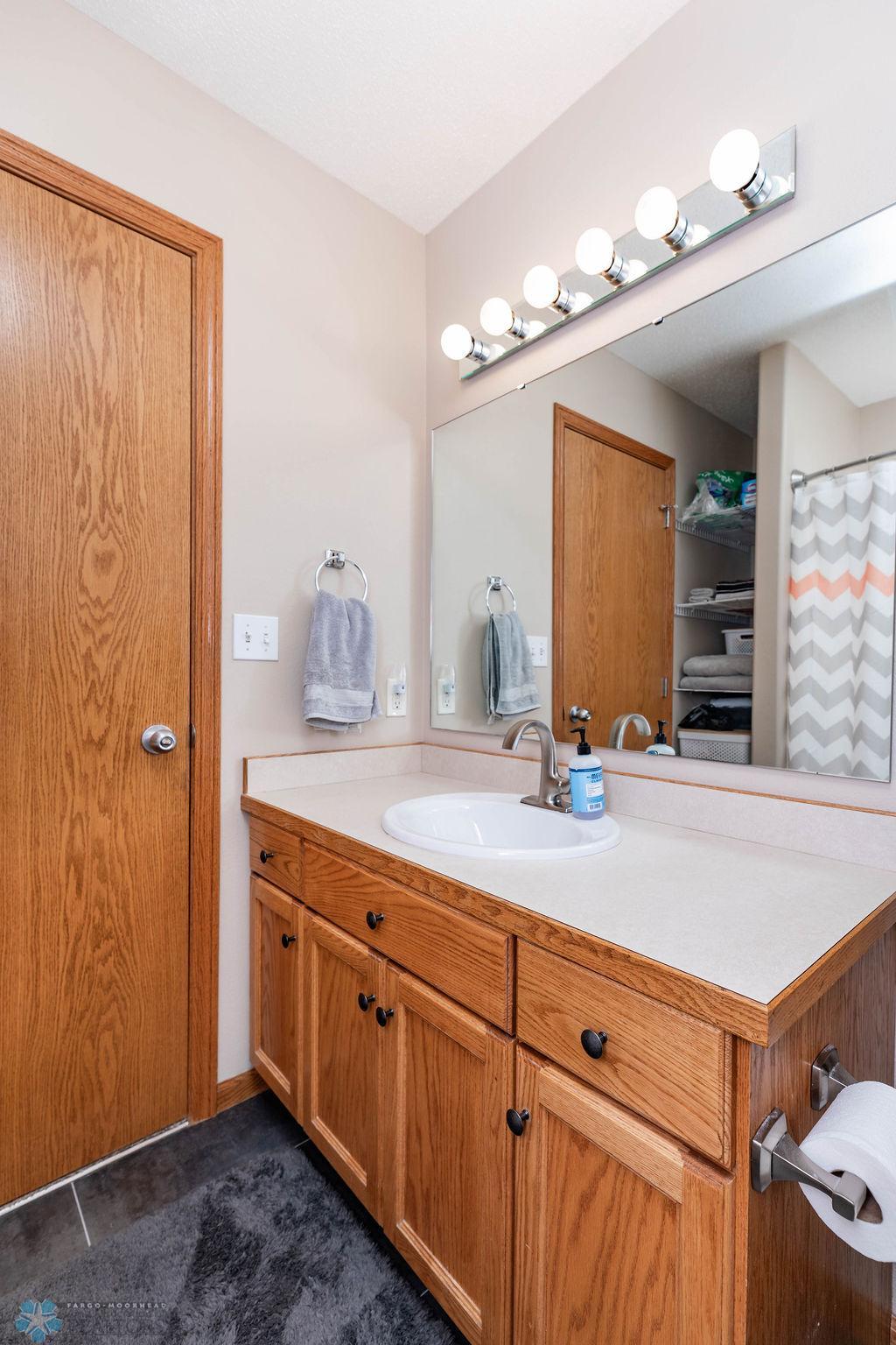 Upper Level Full Bath w/ Linen Storage