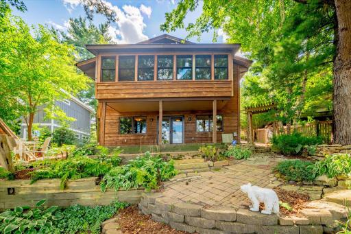 Welcome HOME to your private CABIN IN THE CITY!