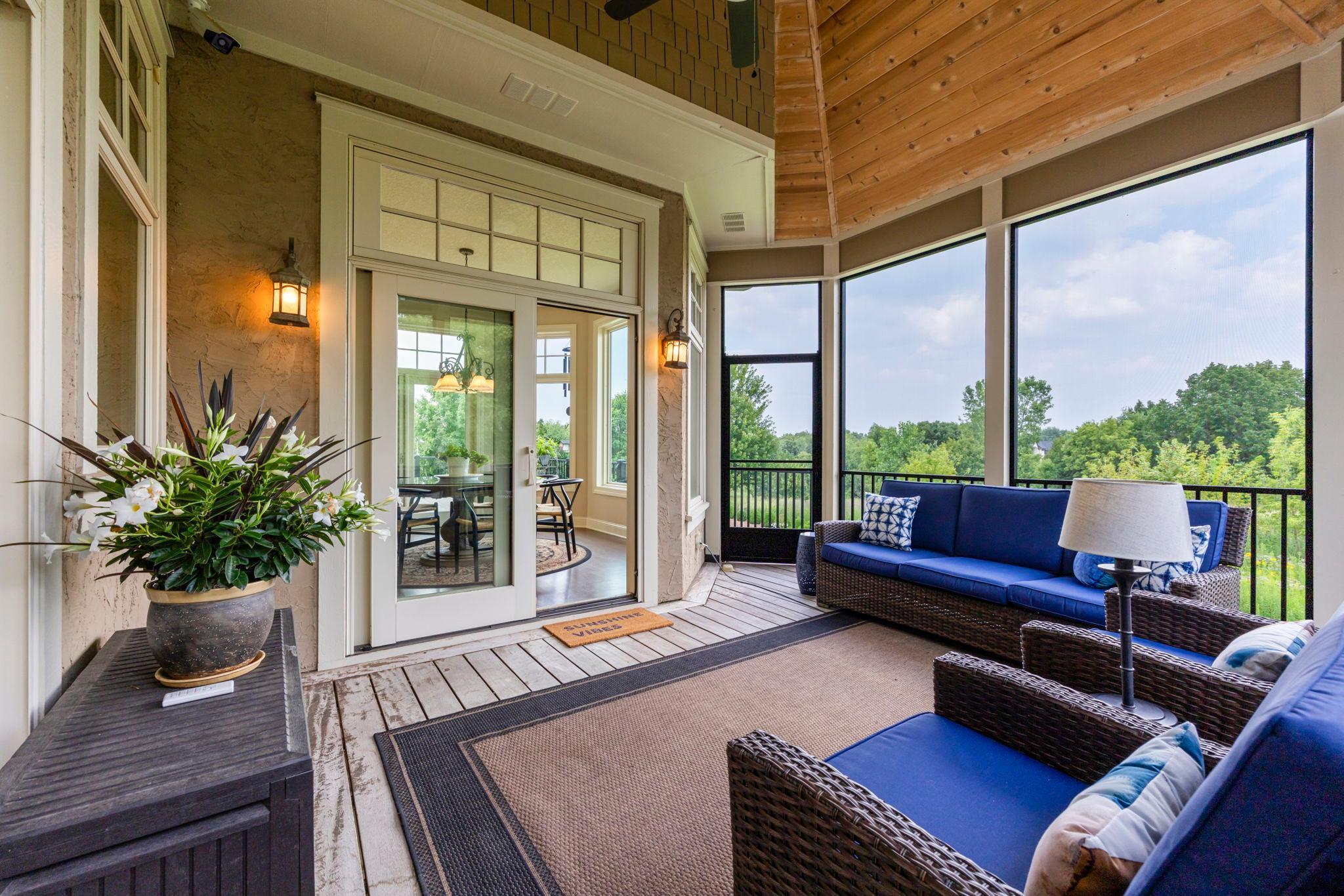 60-web-or-mls-260 Calamus Cir-174 (2).jpg