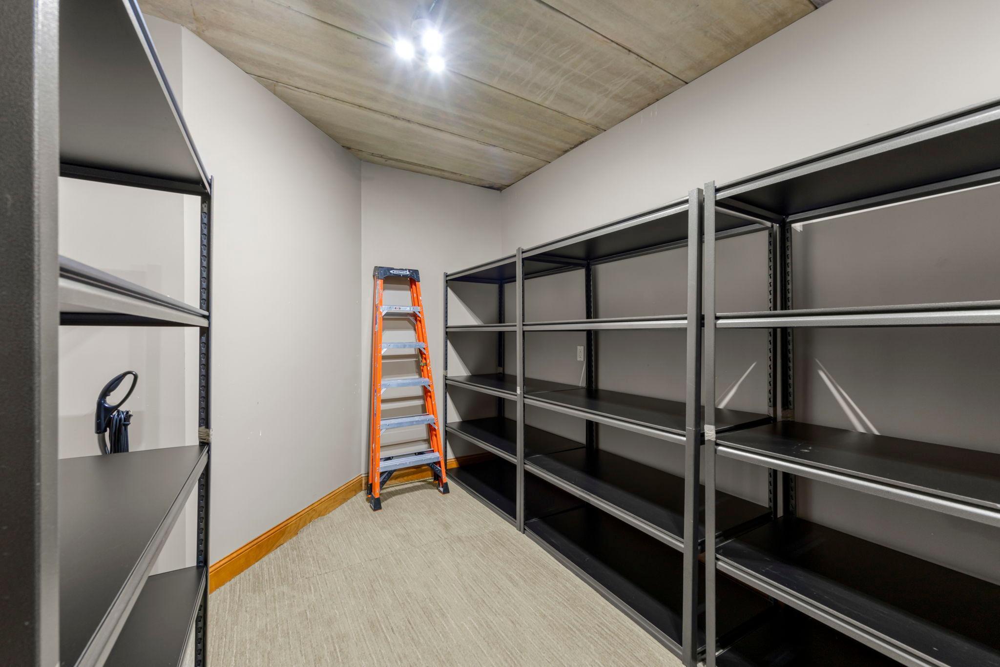 140-web-or-mls-260 Calamus Cir-233.jpg