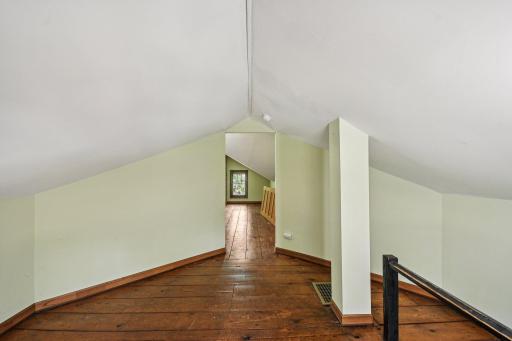 33-web-or-mls-Birch Lake Ave-S1807-033.jpg