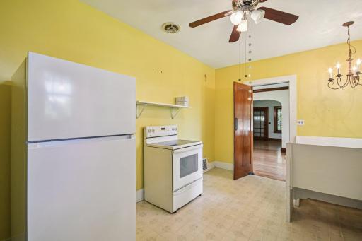 13-web-or-mls-Birch Lake Ave-S1807-013.jpg