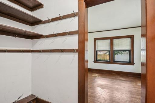 29-web-or-mls-Birch Lake Ave-S1807-029.jpg