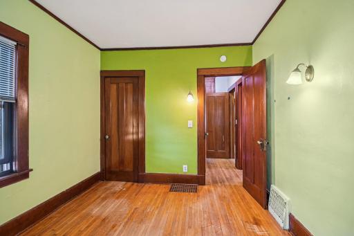25-web-or-mls-Birch Lake Ave-S1807-025.jpg