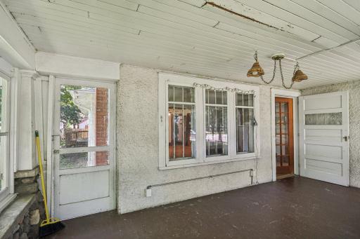 15-web-or-mls-Birch Lake Ave-S1807-015.jpg