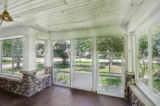 14-web-or-mls-Birch Lake Ave-S1807-014.jpg