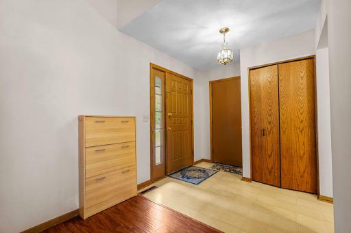 9865 Garrison Way, Eden Prairie, MN 55347