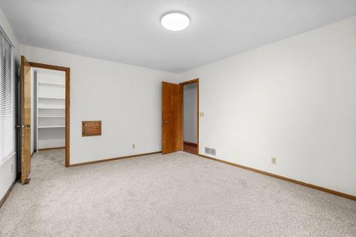 9865 Garrison Way, Eden Prairie, MN 55347
