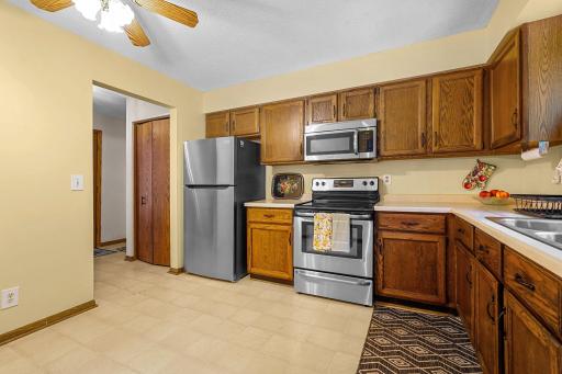 9865 Garrison Way, Eden Prairie, MN 55347