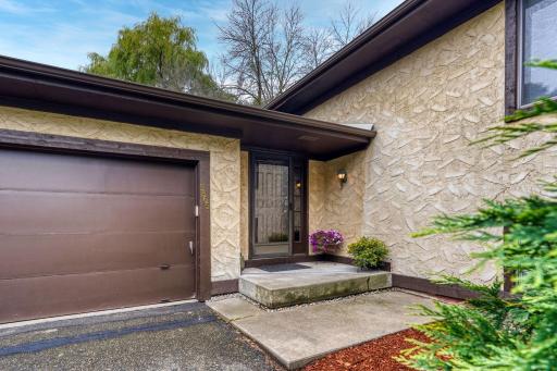9865 Garrison Way, Eden Prairie, MN 55347