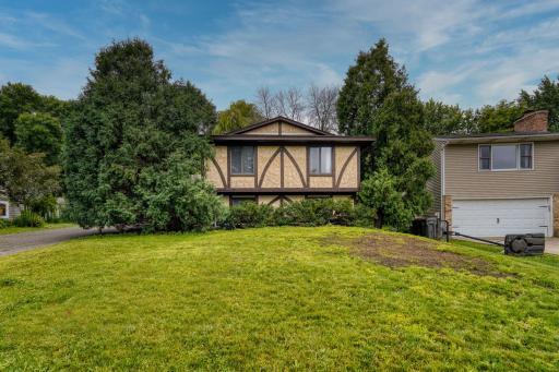 9865 Garrison Way, Eden Prairie, MN 55347