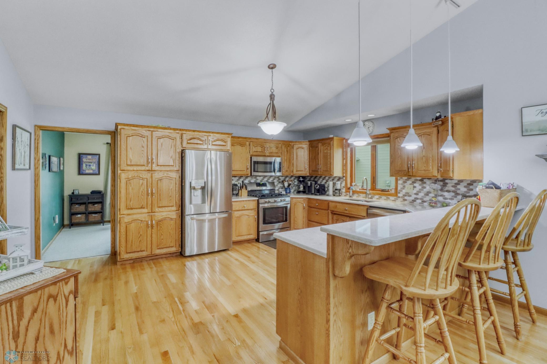Kitchen1_0.JPG
