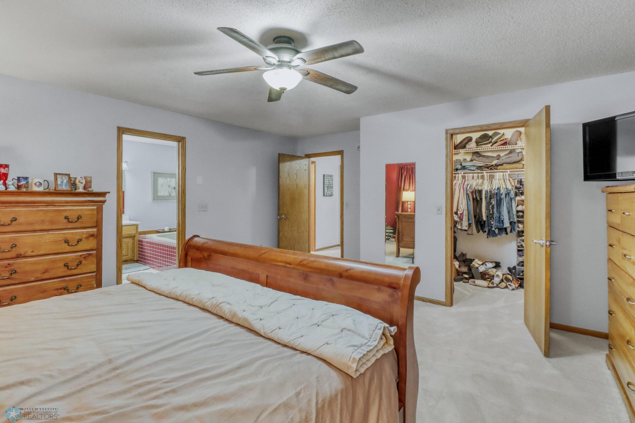 Primary Bedroom w/ walk-in closet