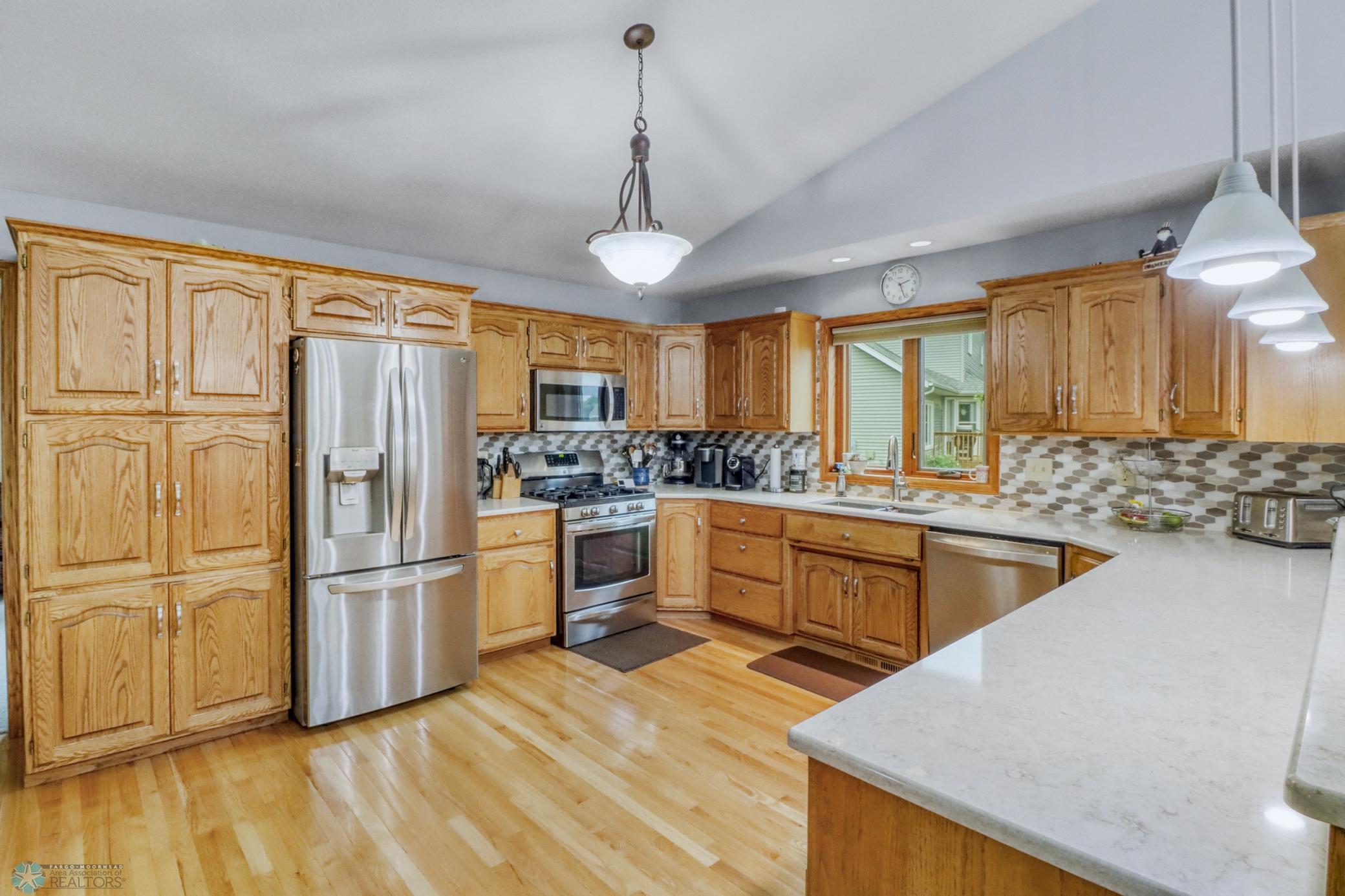 Kitchen1_1.JPG