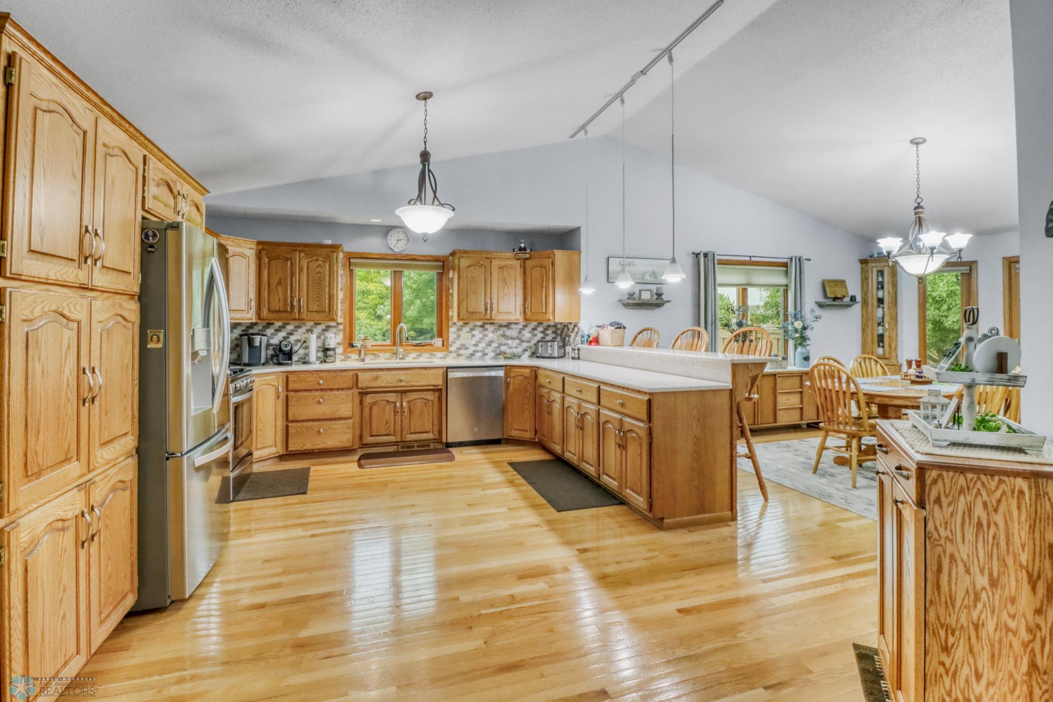 Kitchen1_1.JPG