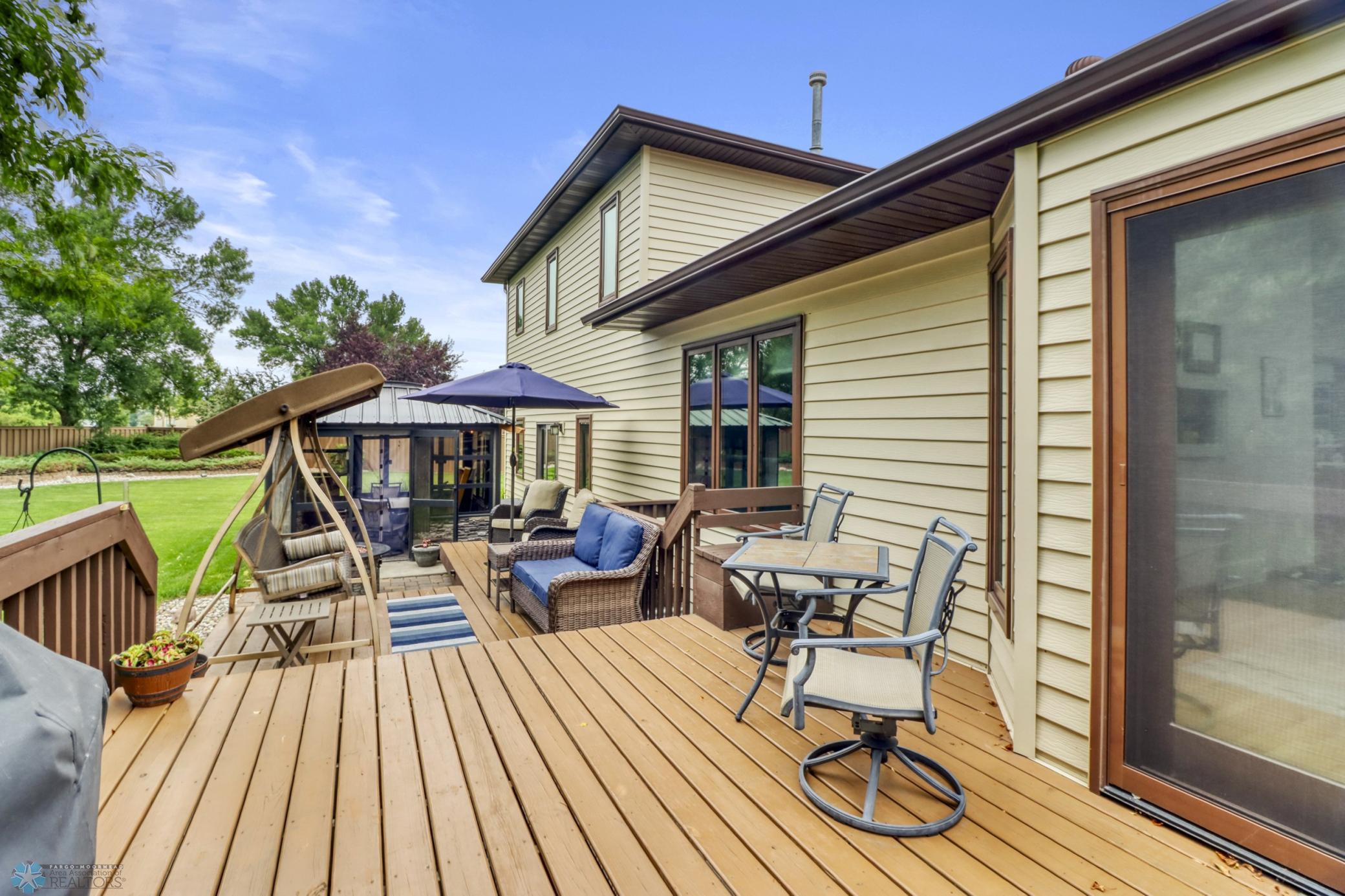 Backyard_deck1_2.JPG