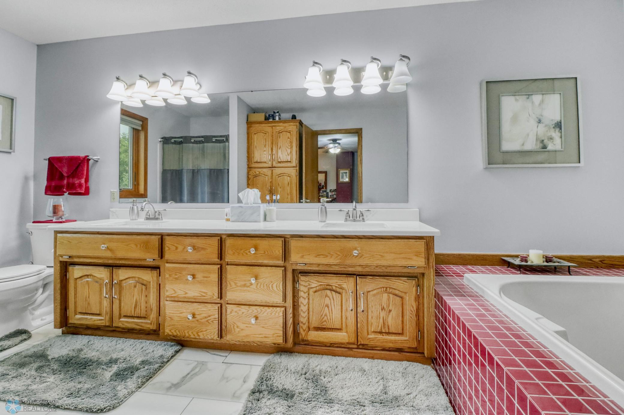 Primary Bathroom1_1.JPG