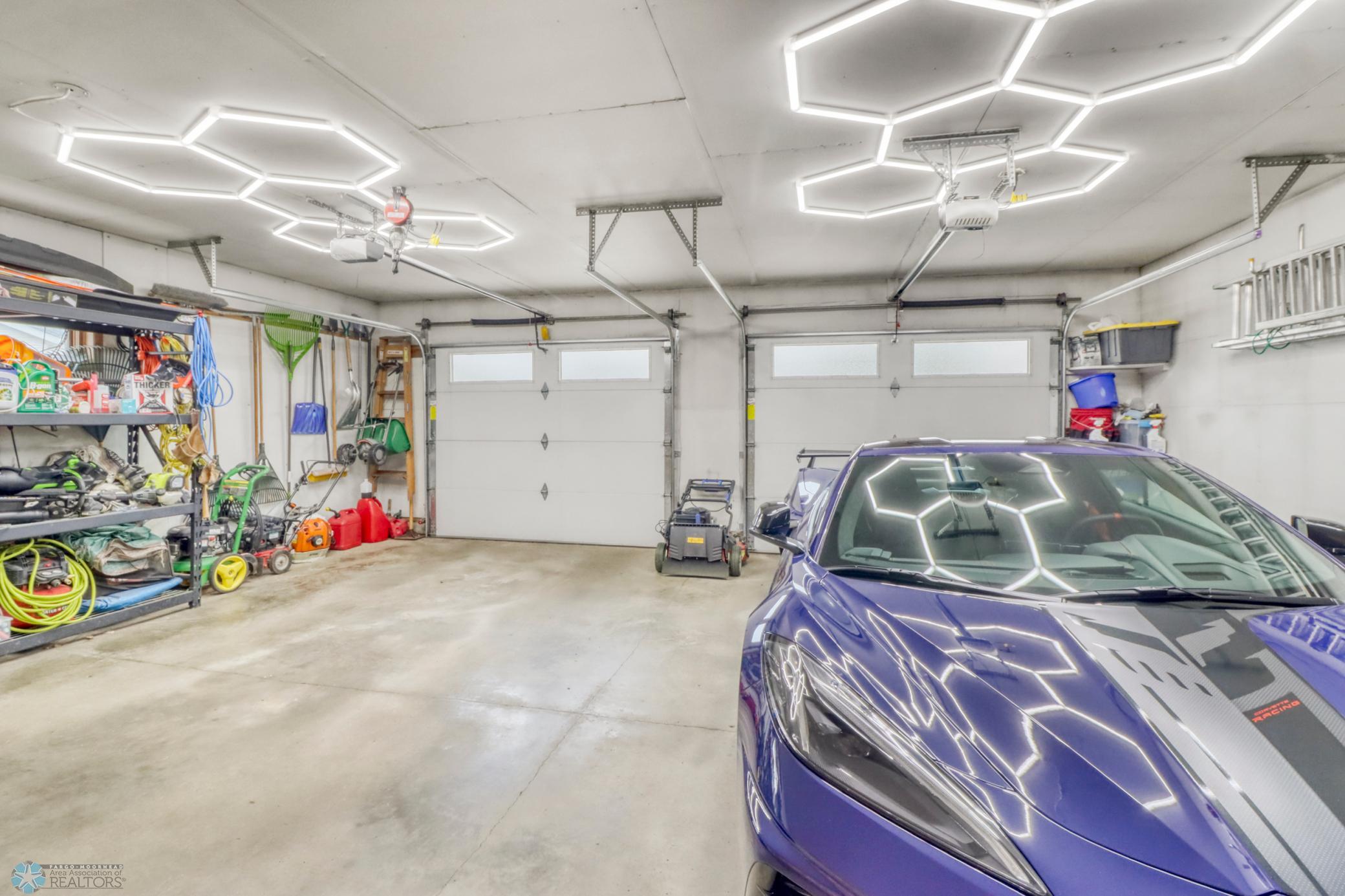 Garage1_1.JPG