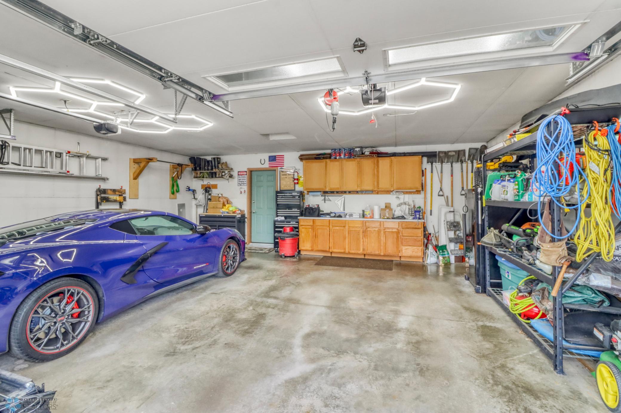 Garage1_0.JPG
