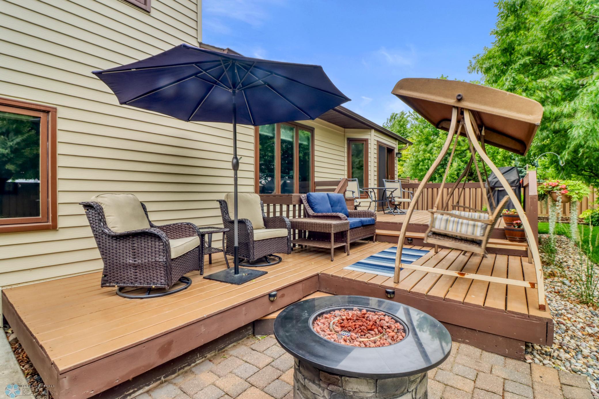 Backyard_deck1_5.JPG