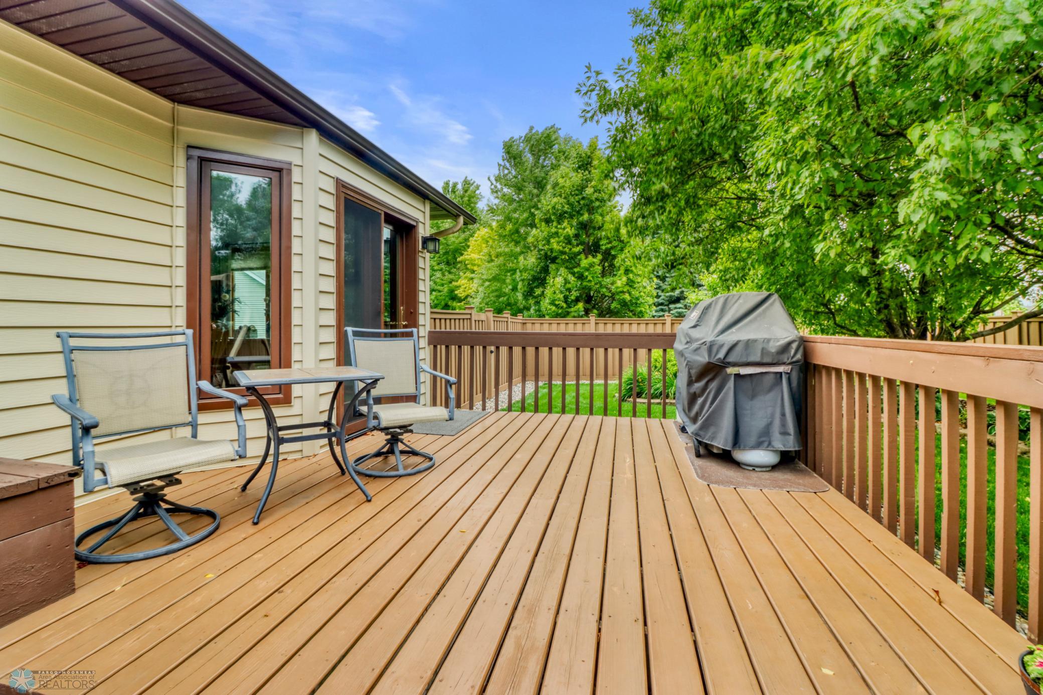Backyard_deck1_4.JPG