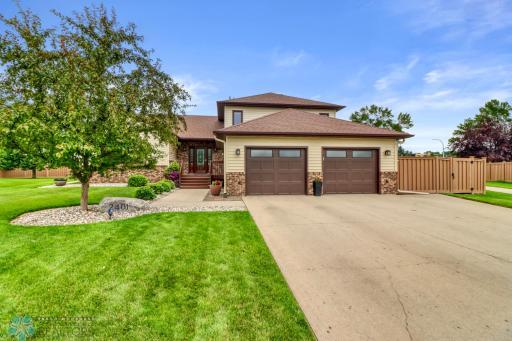 2401 Victoria Rose Drive S, Fargo, ND 58104