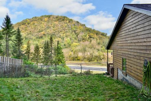 What a view, in the heart of the Bluffs! Enjoy your morning coffee, watching the clouds or mist come off the Bluffs!