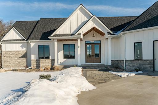 4868 Royal Oaks Circle SW, Rochester, MN 55902