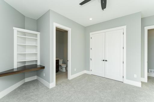 4868 Royal Oaks Circle SW, Rochester, MN 55902
