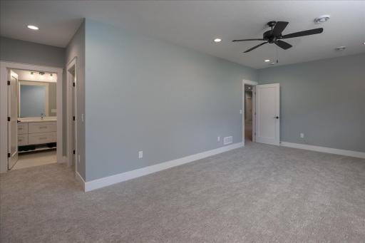 4868 Royal Oaks Circle SW, Rochester, MN 55902