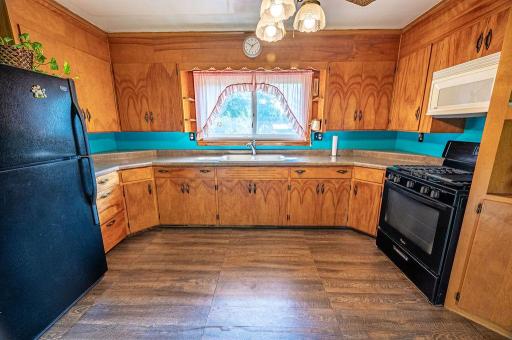 Kitchen w/large Window overlooking Back Yard