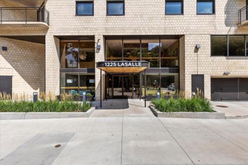 Welcome to 1225 LaSalle #1508. Your new urban retreat!