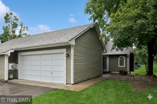 936 Winterberry Drive, Saint Paul, MN 55125