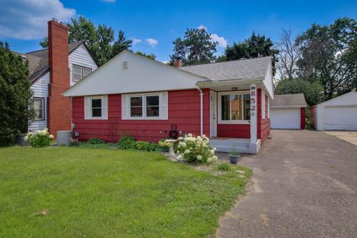 852 Larpenteur Avenue W, Saint Paul, MN 55113