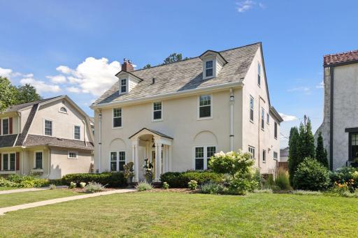 2262 Riverwood Place, Saint Paul, MN 55104