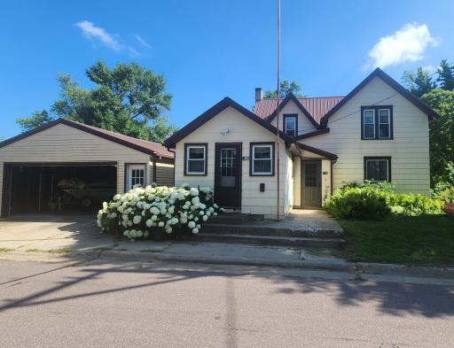 211 2nd Street, Pipestone, MN 56164