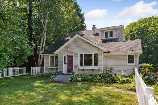 Charming front yard with white picket fence- see virtual tour for more photos