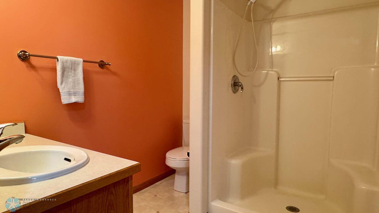 (35) Lower Level Bath.jpeg