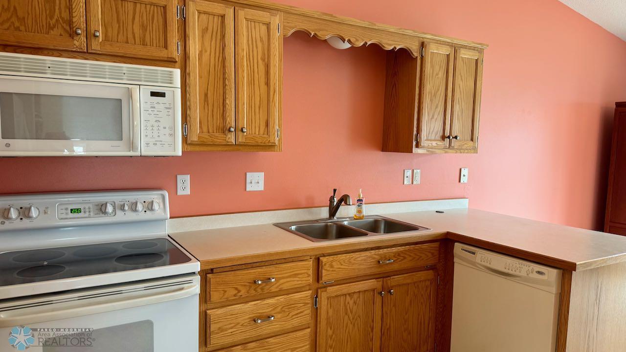 (14) Kitchen.jpeg